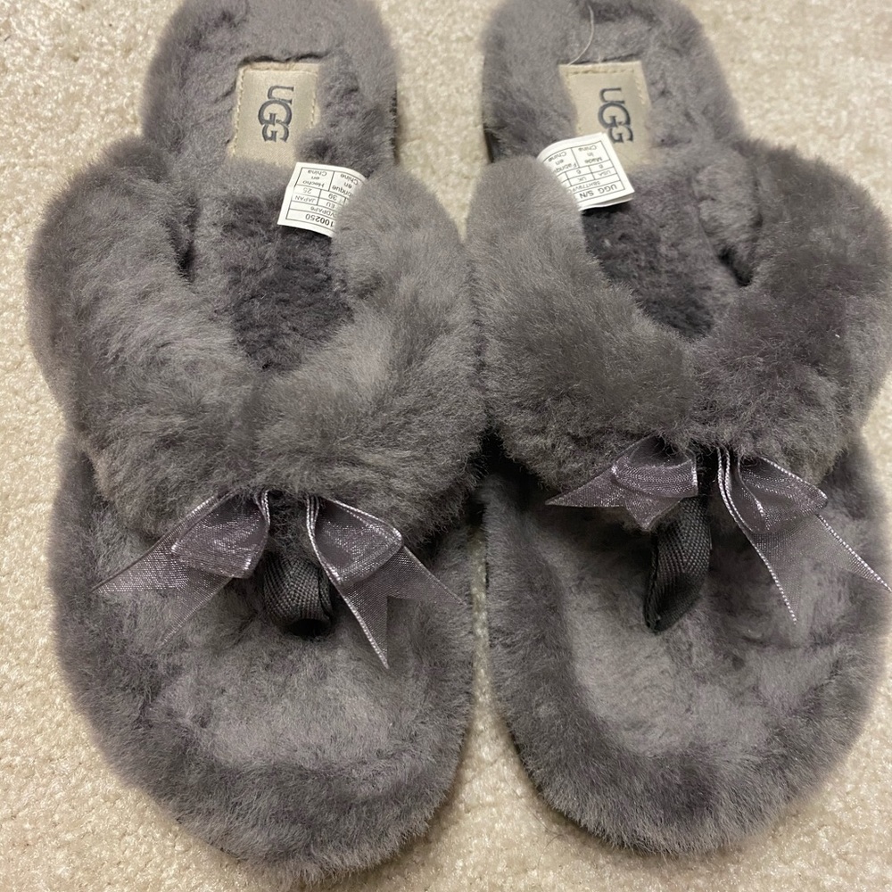 Ugg slippers worn once inside only